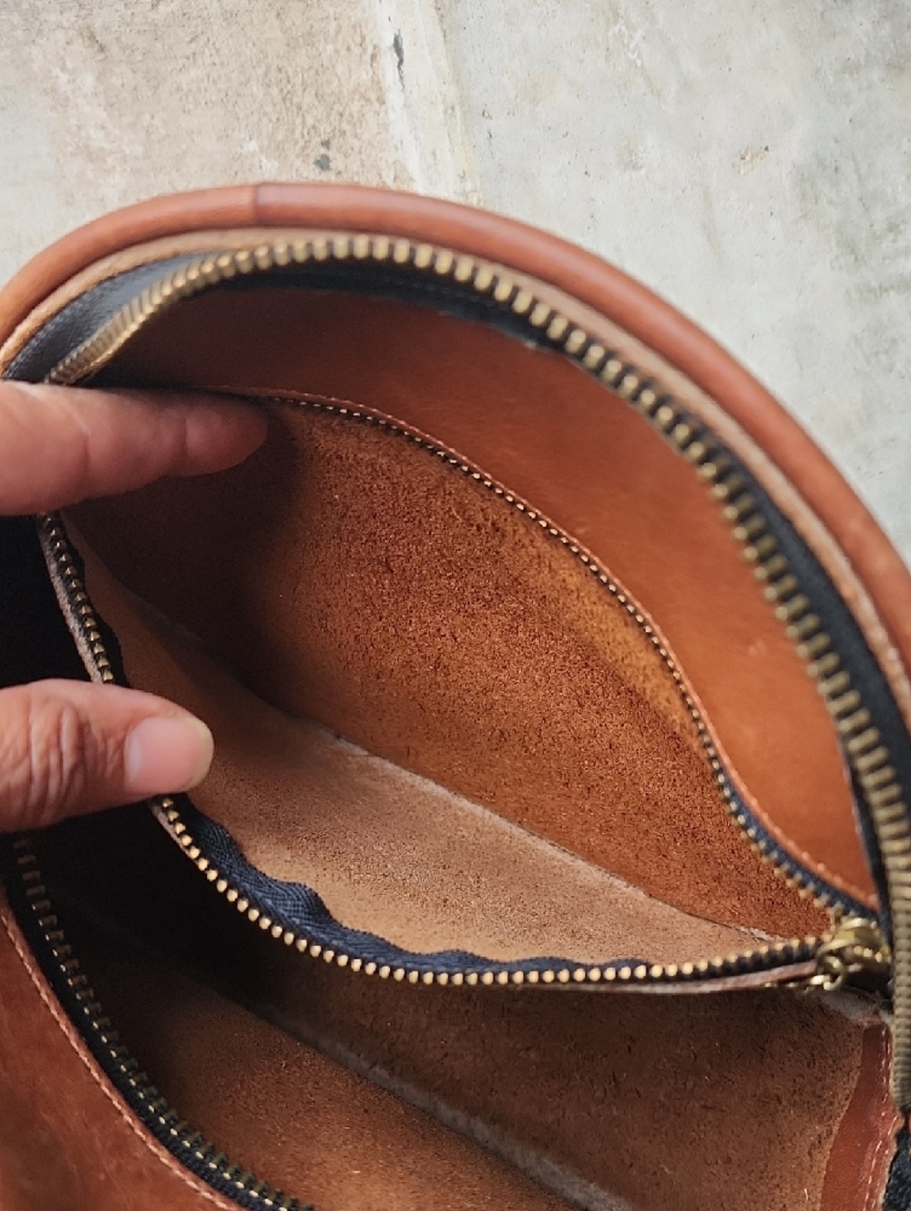 Coach Vintage Canteen Leather Tan Round Crossbody Bag - Picture 13 of 16